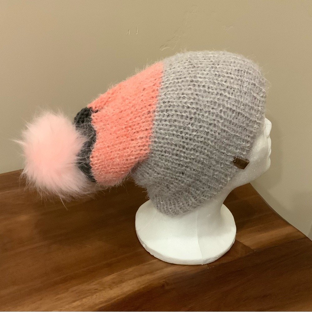 Slouchy Knitted Winter Reversible Hat with Faux Fur Snap Pom
